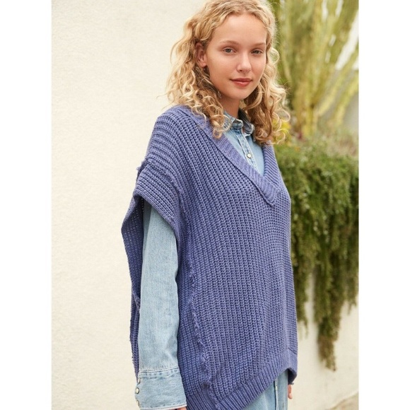 NWOT Free People Blue Clyde V-neck Oversized Sleeveless Sweater Vest Sz Small - Picture 1 of 10